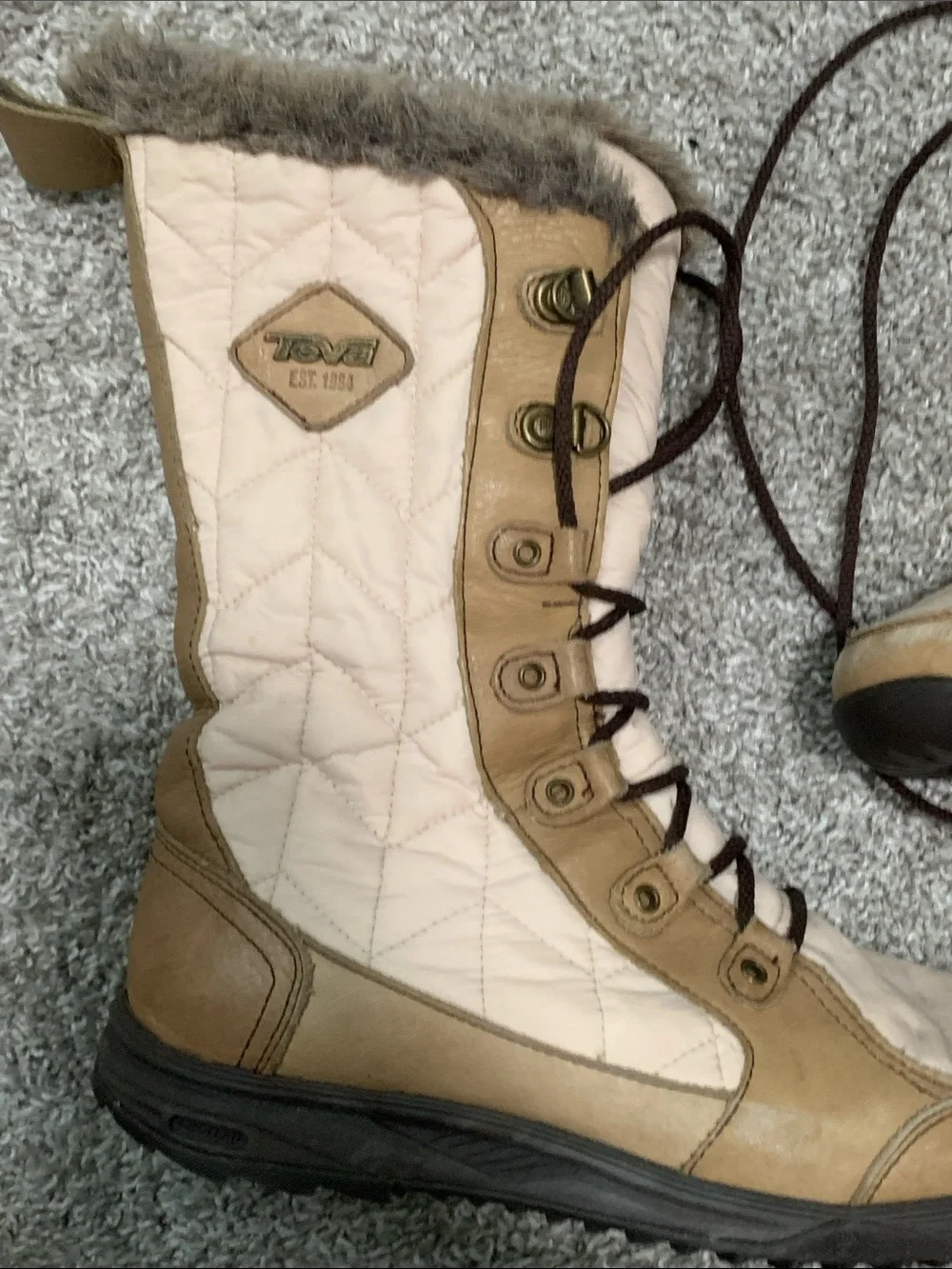 Teva Lenwee Tan and Cream Quilted Lace-Up Winter Boots with Faux Fur Cuff
